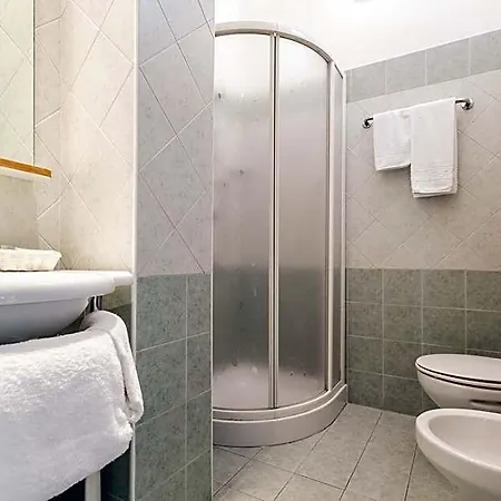Leonardo Otel Cattolica