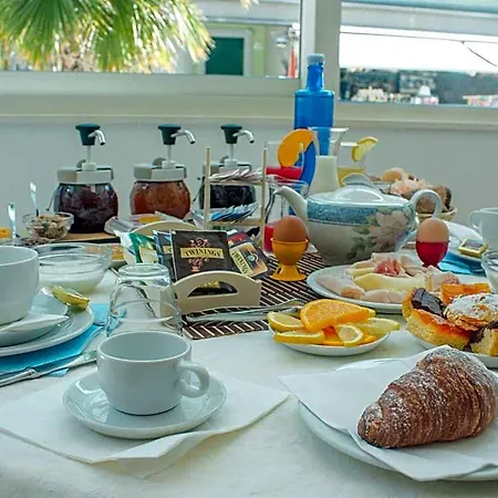 Otel Leonardo Cattolica